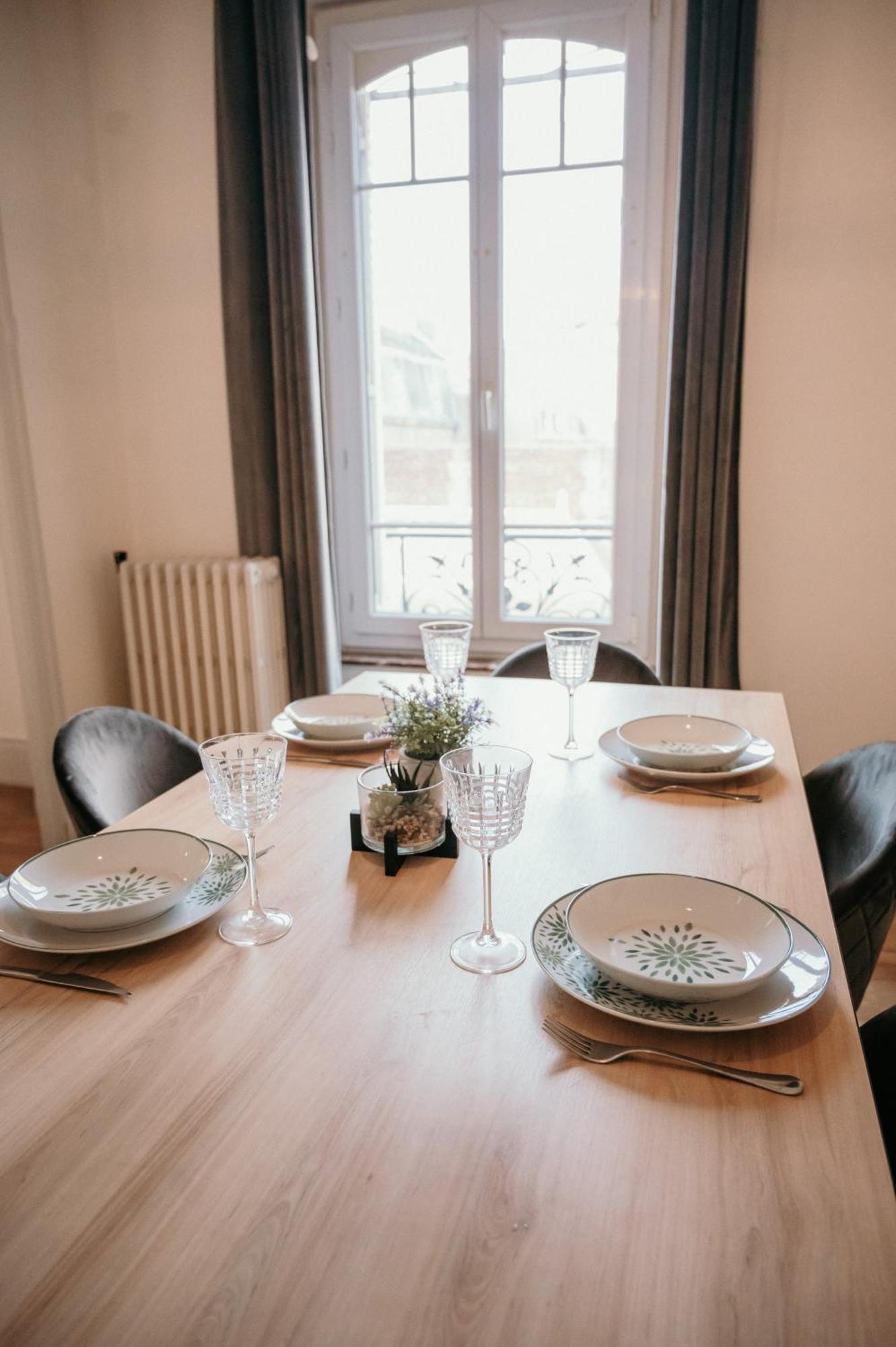 Appartement D'Alexandre Hyper Centre-Ville Charleville-Mézières Buitenkant foto