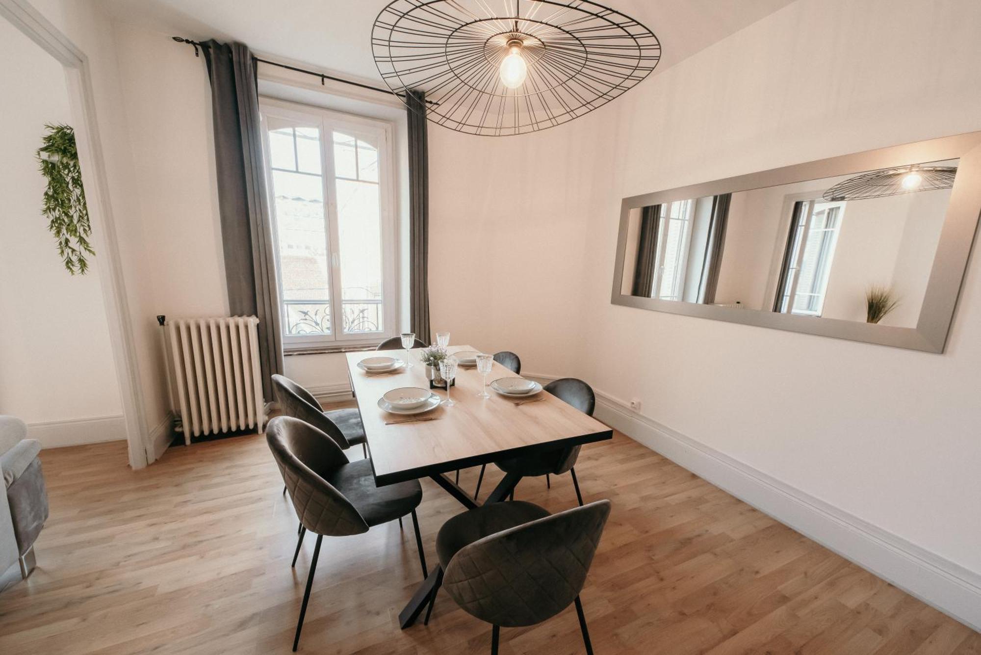 Appartement D'Alexandre Hyper Centre-Ville Charleville-Mézières Buitenkant foto