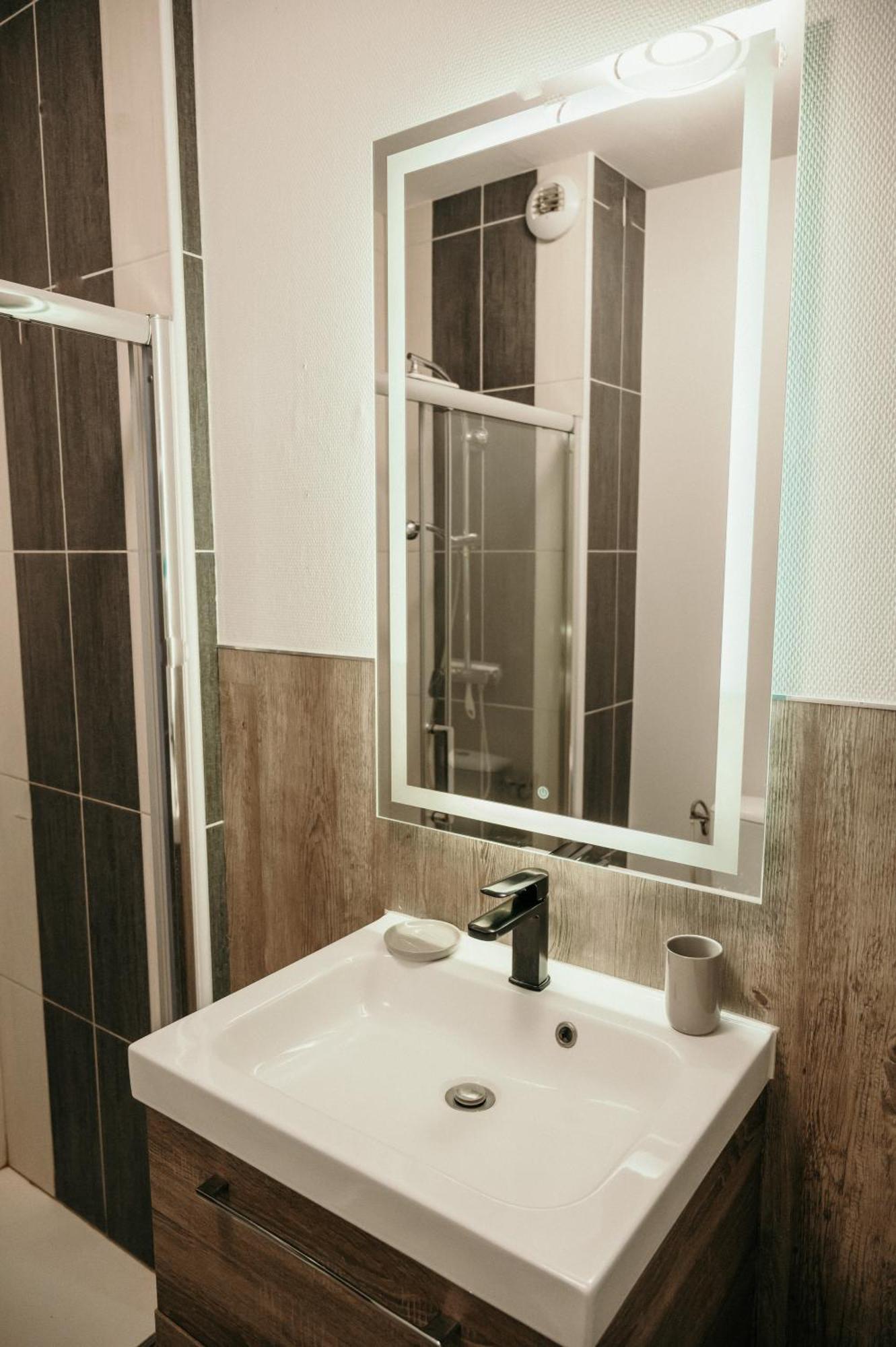 Appartement D'Alexandre Hyper Centre-Ville Charleville-Mézières Buitenkant foto